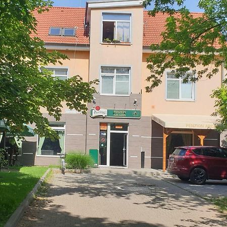 Penzion Arcadia Nové Zámky Екстериор снимка